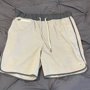 Vuori Men's Banks Shorts